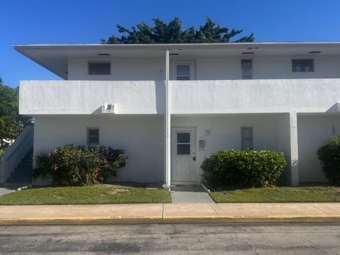 141 West Court Royal Palm Beach FL 33411