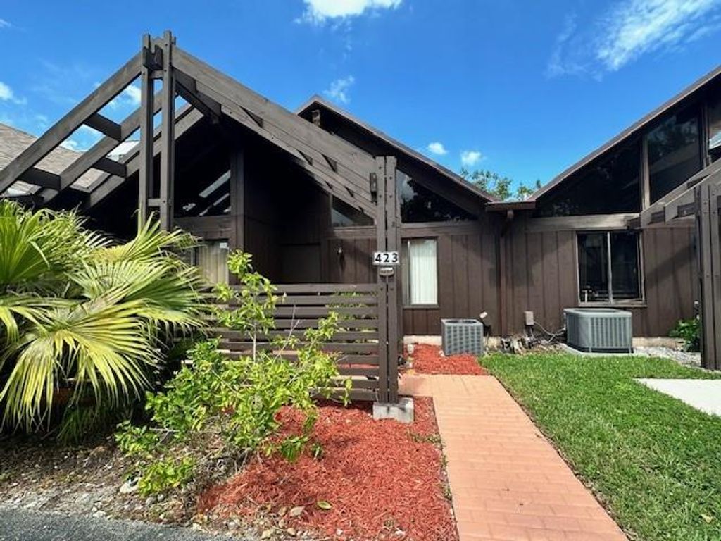 Photo of 423 N University Drive #4-13, Plantation, FL 33324 (MLS # F10453606)