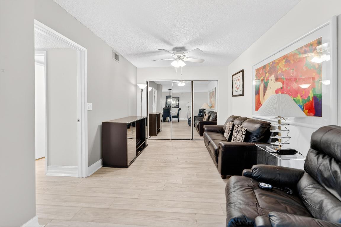 HUNTINGTON POINTE - Residential