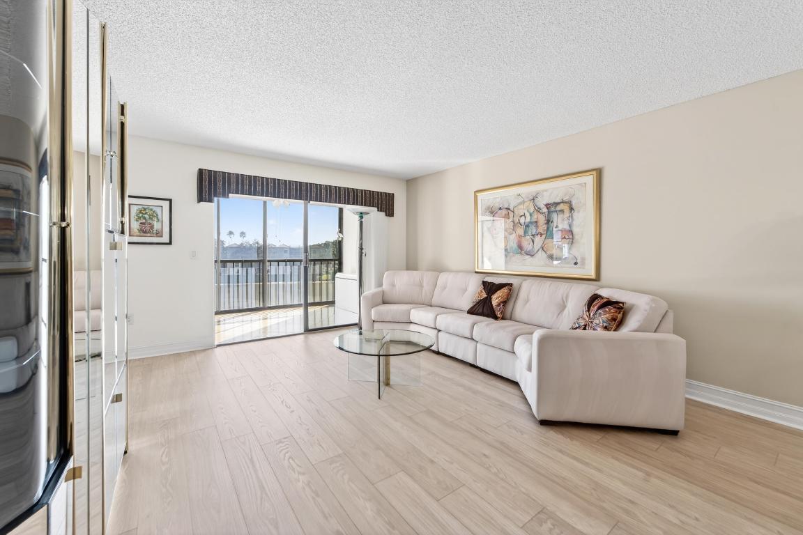 HUNTINGTON POINTE - Residential