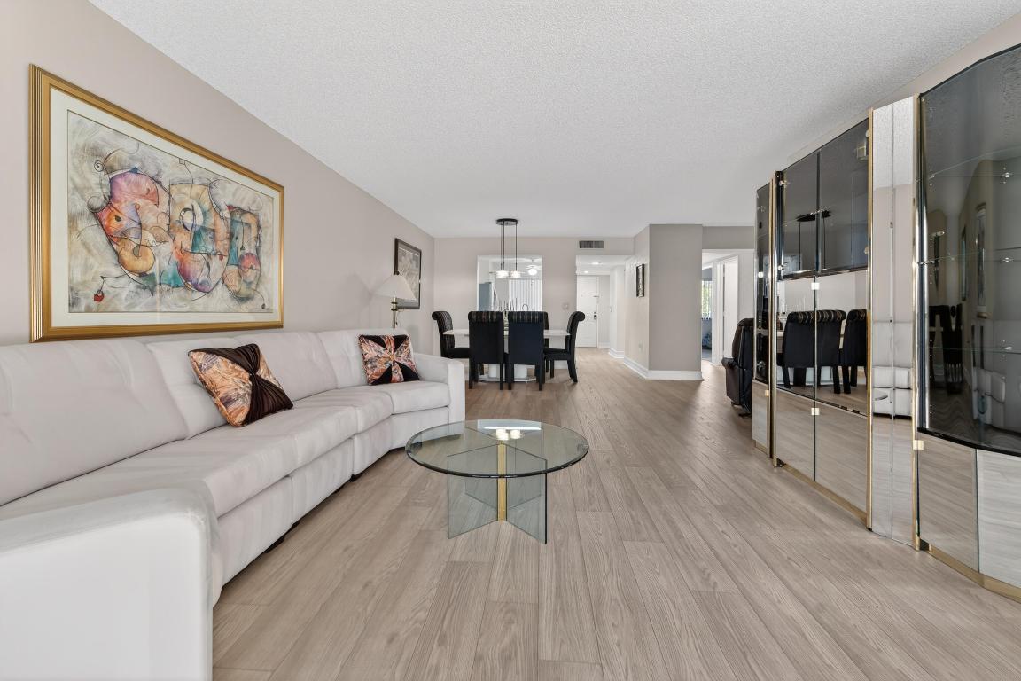 HUNTINGTON POINTE - Residential