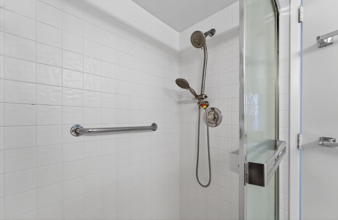 HUNTINGTON POINTE - Residential