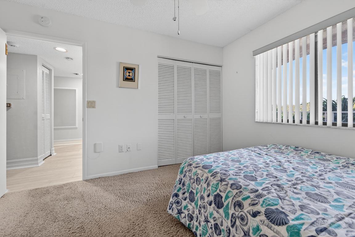 HUNTINGTON POINTE - Residential