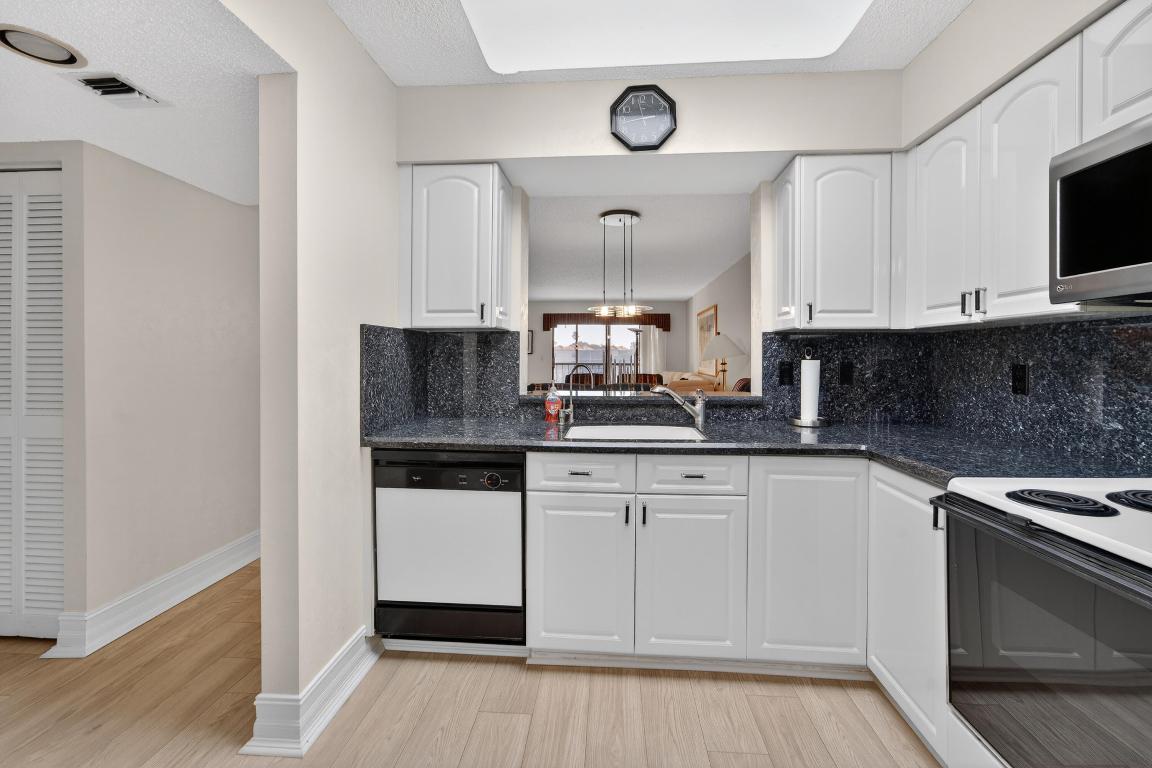 HUNTINGTON POINTE - Residential