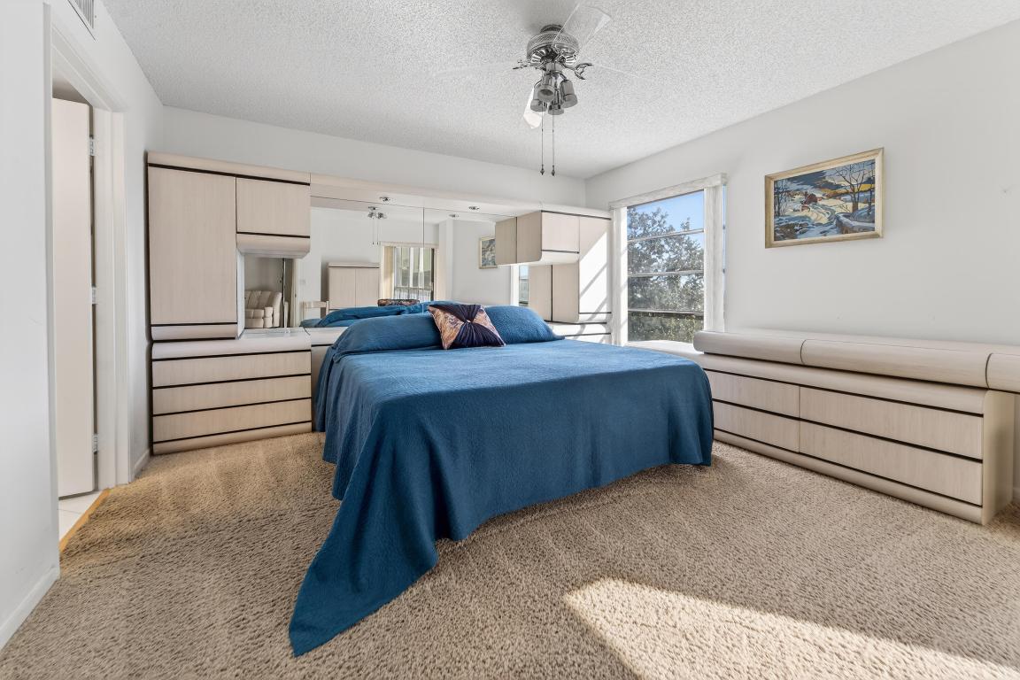 HUNTINGTON POINTE - Residential