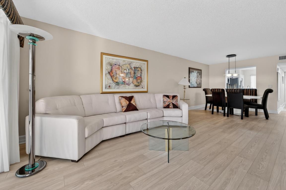 HUNTINGTON POINTE - Residential