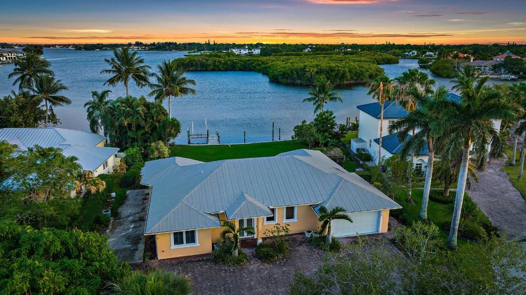 Photo of 9420 SE Point Terrace, Jupiter, FL 33469 (MLS # R10982004)