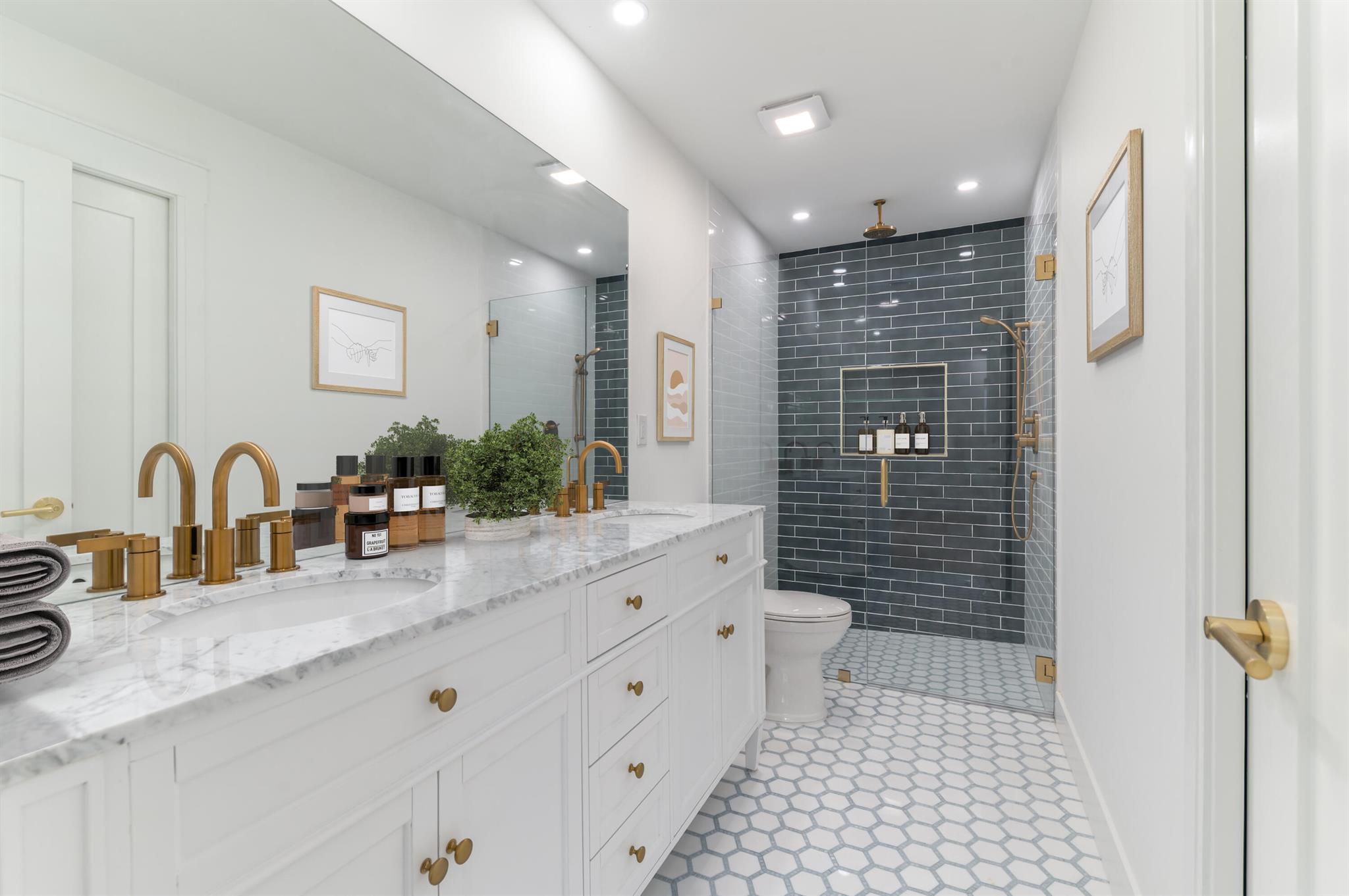 NORTH RIVER SHORES - Residential