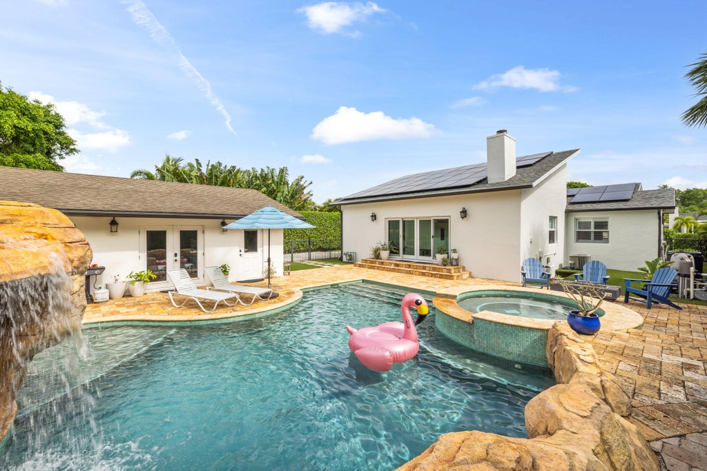 Photo of 310 Edgewood Drive N, West Palm Beach, FL 33405 (MLS # R11098259)