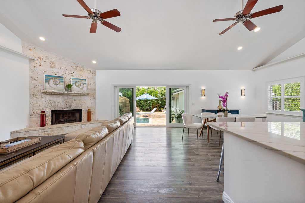 Photo of 310 Edgewood Drive N, West Palm Beach, FL 33405 (MLS # R11098259)