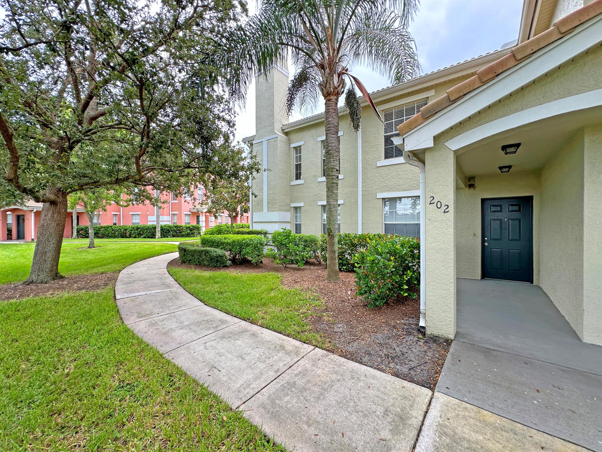 Excellently located & nicely kept 3b/2b condo. Spacious living and dining area; large windows provide ample natural light; Tile & carpet floors. Kitchen has lots of cabinet spaces & stainless steel appliances. Master bedroom with walk-in closet and direct access to a large covered balcony; master bath has a large roman tub with separate shower. Unit has a laundry room w/ washer & dryer. Beautifully landscaped and well-maintained gated community which offers a resort-style heated swimming pool & spa, fitness center, tennis court, multi-media room, valet trash service. Short walk away to restaurants, shopping, entertainment, Met's Stadium;5 min drive to golf courses, Tradition, IRSC. Right off I-95, less than 30 min to beaches, parks, recreational waterways for boating & fishing, 45