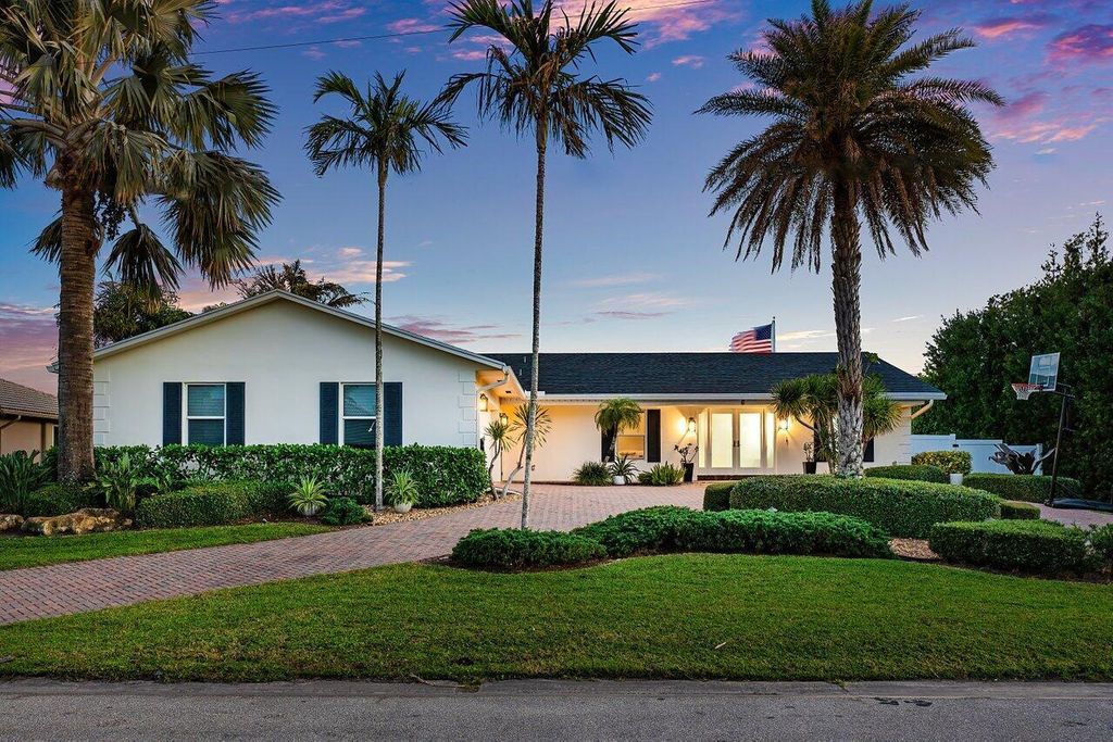 Photo of 5 Inlet Cay Drive, Ocean Ridge, FL 33435 (MLS # R10959734)