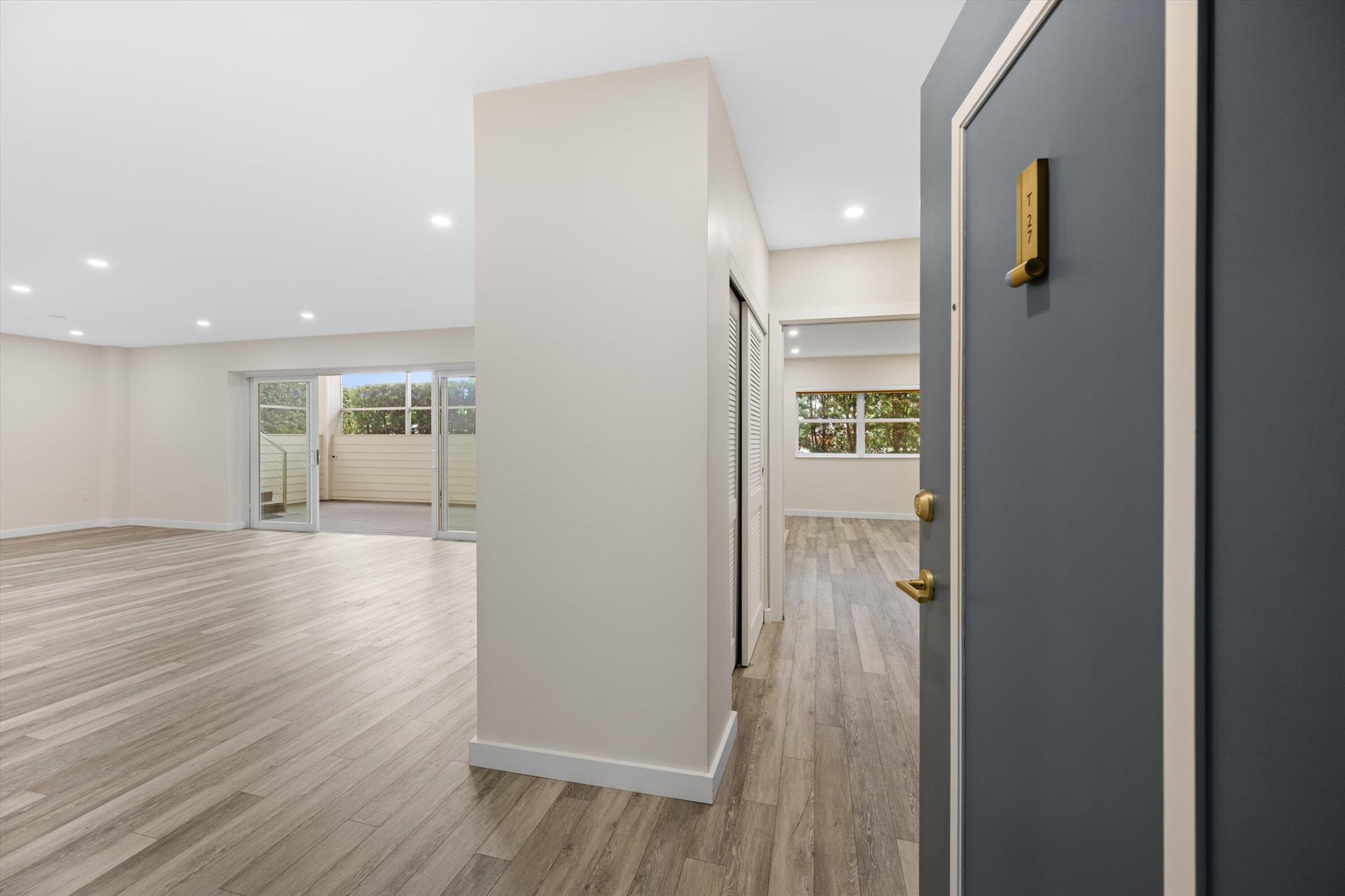 View photos, virtual tours, details... 44 Cocoanut Row T-27