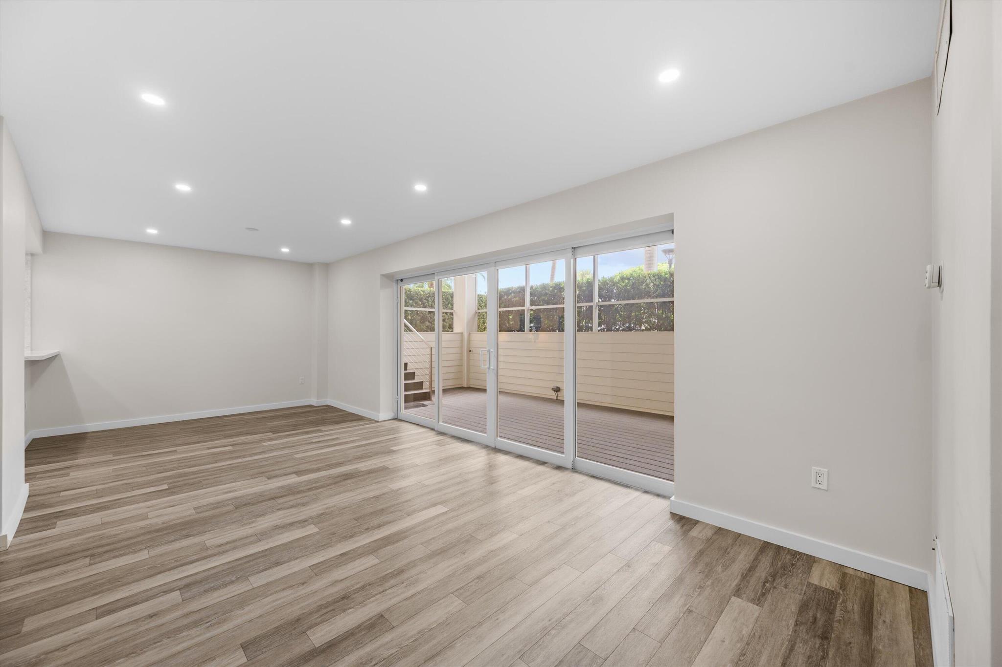 View photos, virtual tours, details... 44 Cocoanut Row T-27