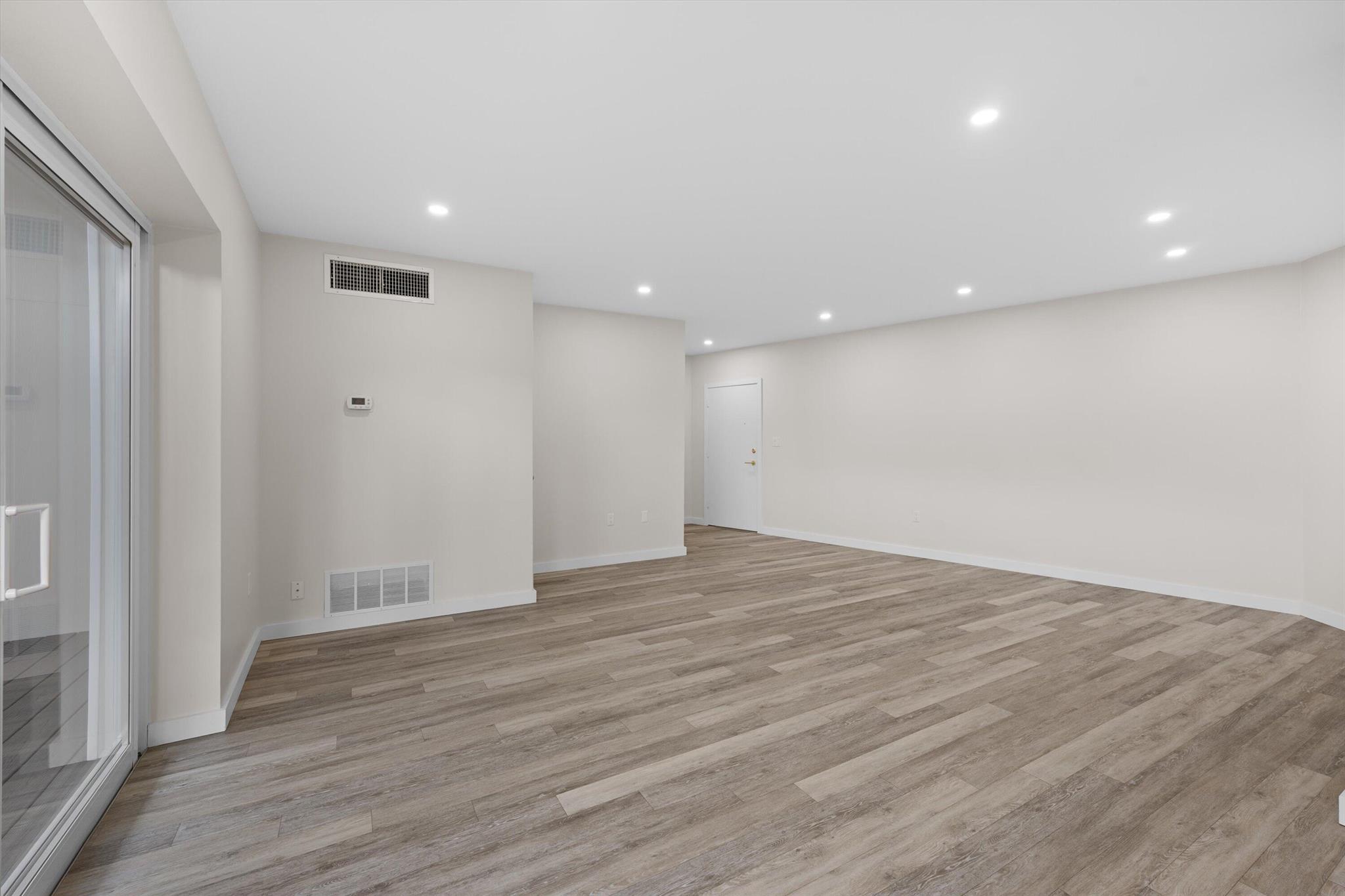 View photos, virtual tours, details... 44 Cocoanut Row T-27