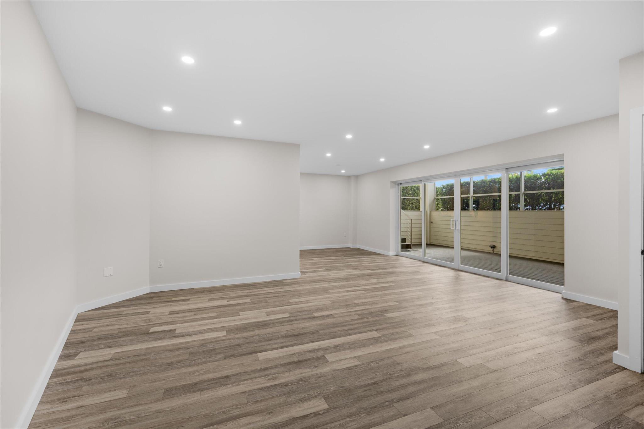 View photos, virtual tours, details... 44 Cocoanut Row T-27