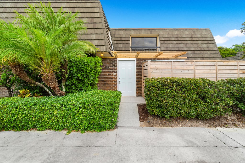 Photo of 703 7th Terrace, Palm Beach Gardens, FL 33418 (MLS # R10999723)