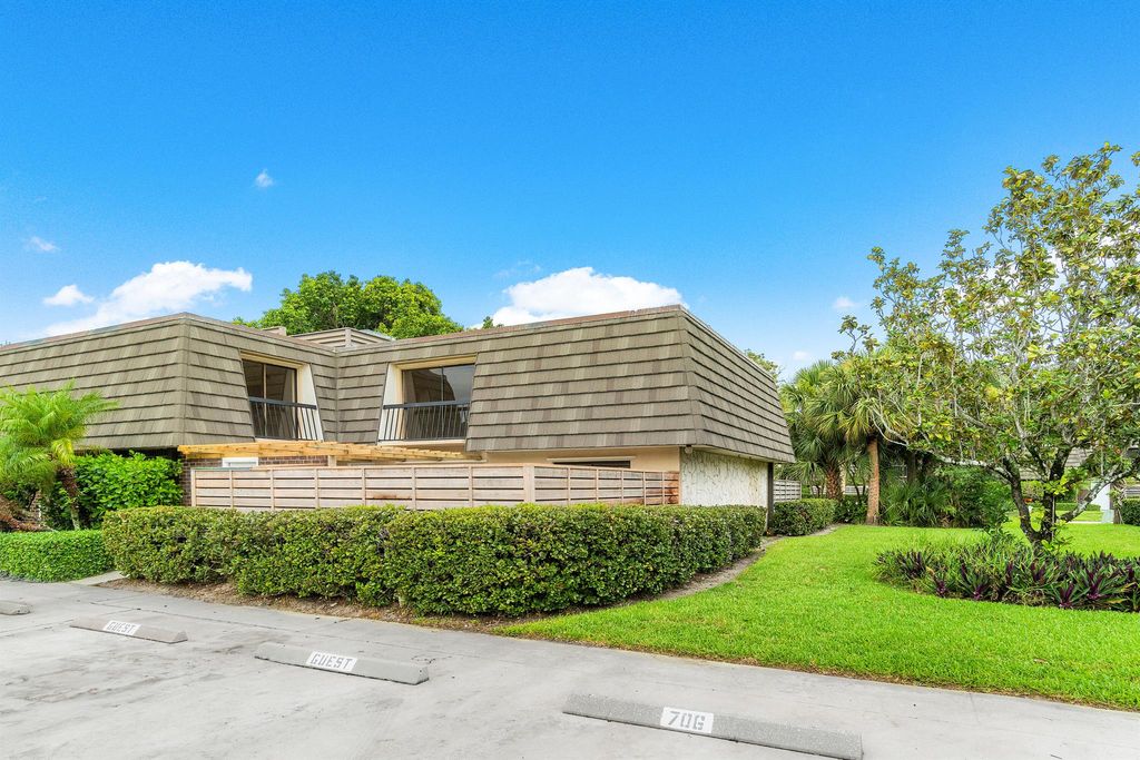 Photo of 703 7th Terrace, Palm Beach Gardens, FL 33418 (MLS # R10999723)