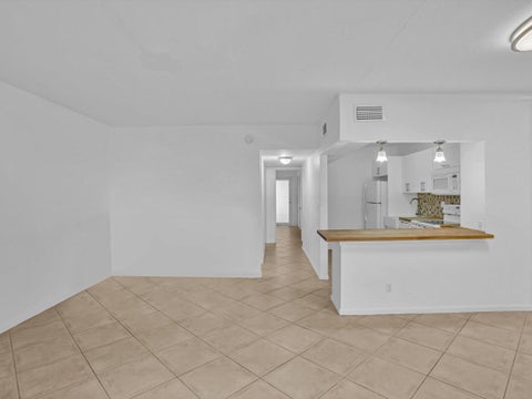 Tiny photo for 320 S Surf Road #402, Hollywood, FL 33019 (MLS # B26079875)