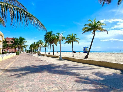 Tiny photo for 320 S Surf Road #402, Hollywood, FL 33019 (MLS # B26079875)