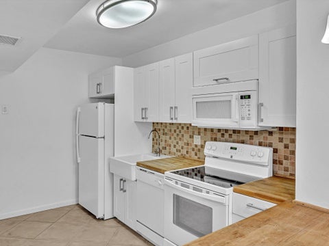 Tiny photo for 320 S Surf Road #402, Hollywood, FL 33019 (MLS # B26079875)