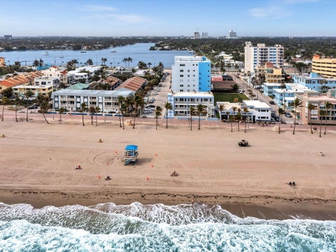 Tiny photo for 320 S Surf Road #402, Hollywood, FL 33019 (MLS # B26079875)