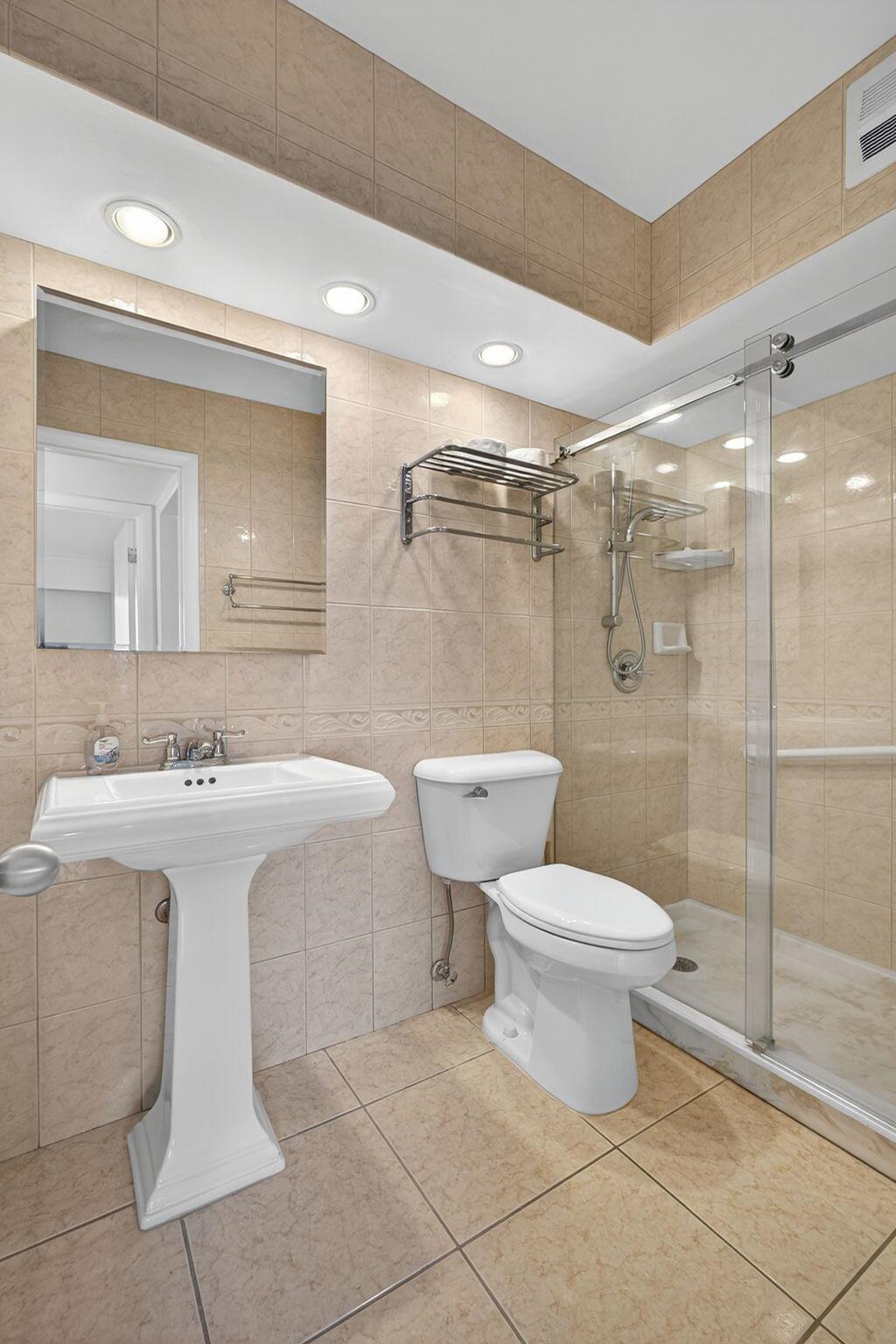 LAKE COLONY APTS ONE INC - Residential