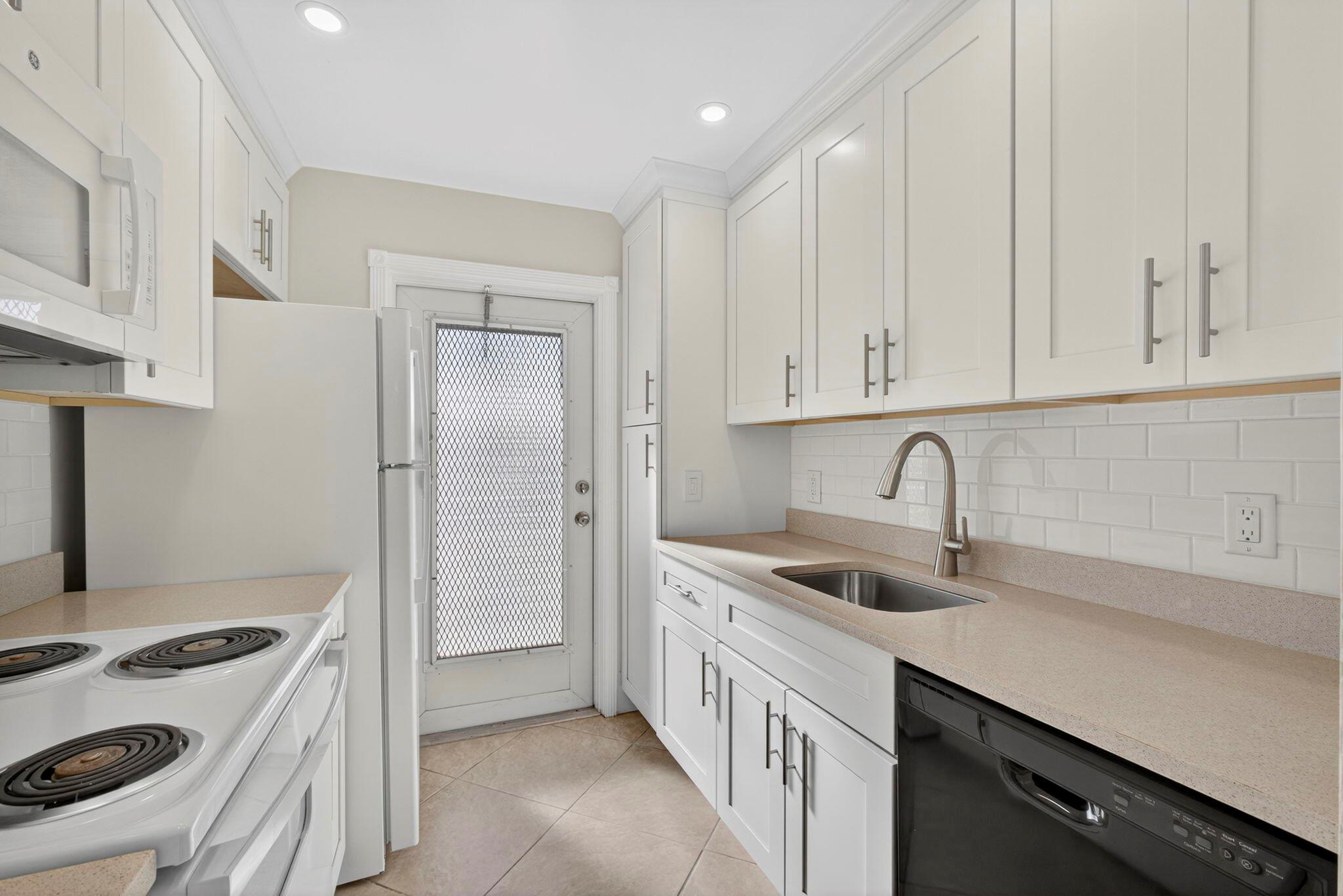 LAKE COLONY APTS ONE INC - Residential