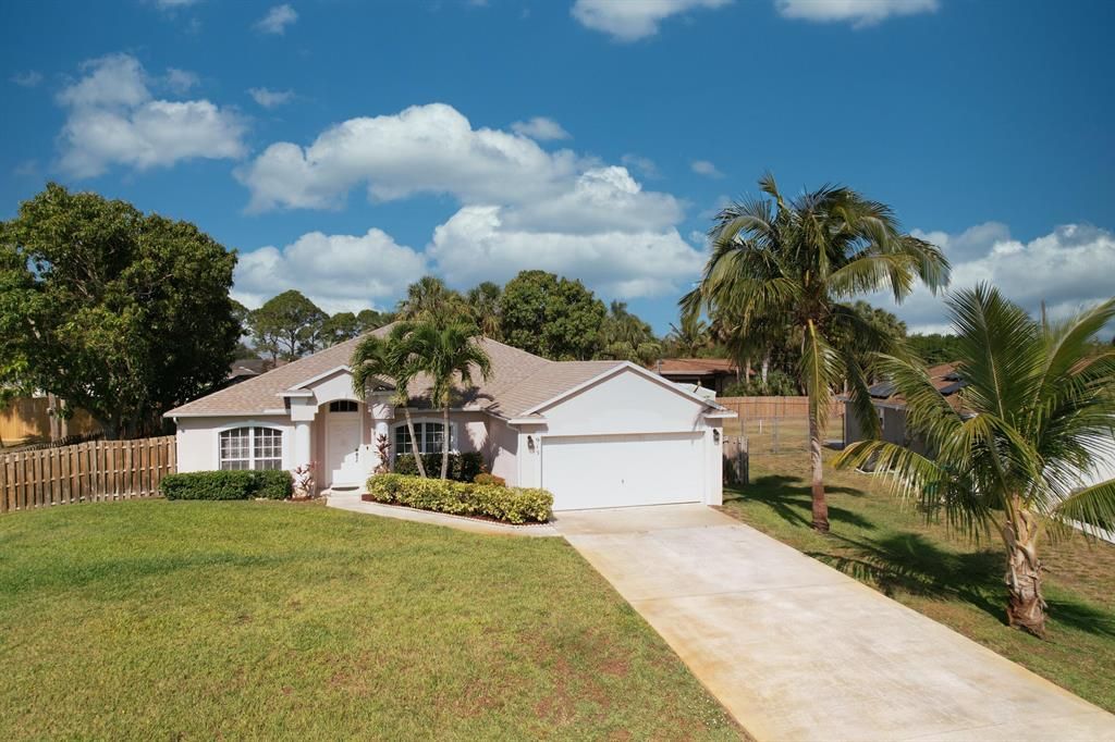 Photo of 915 SW Harvard Road, Port St Lucie, FL 34953 (MLS # R10877480)