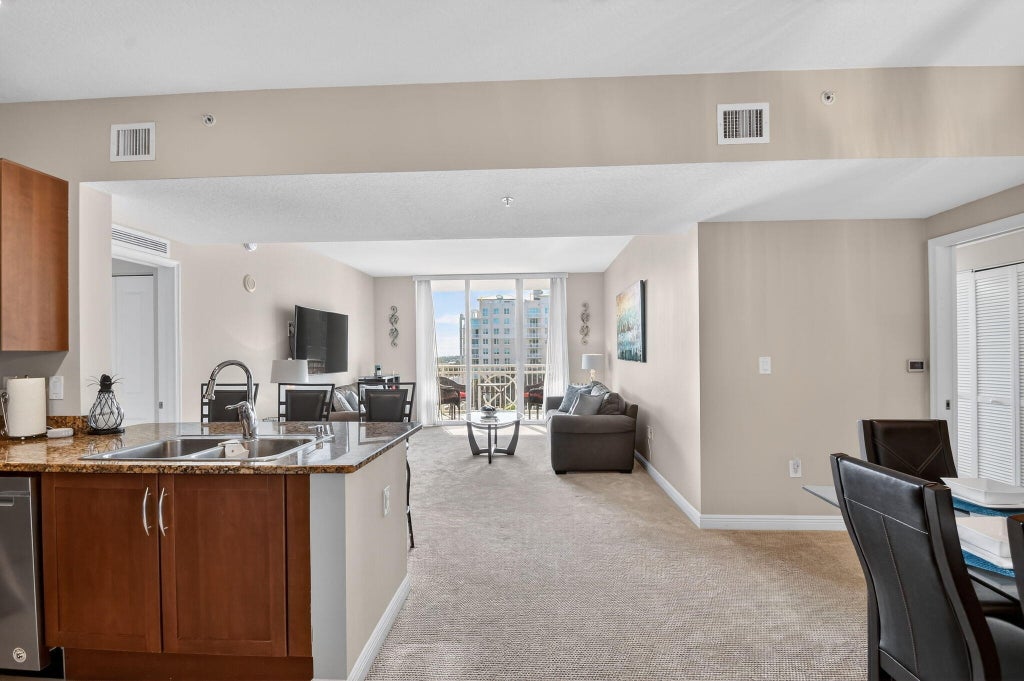 Photo of 450 N Federal Highway #1010, Boynton Beach, FL 33435 (MLS # B26091115)