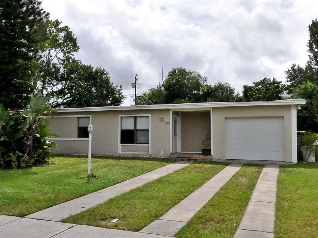 Photo of 220 SE Prima Vista Boulevard, Port Saint Lucie, FL 34983 (MLS # R10715413)