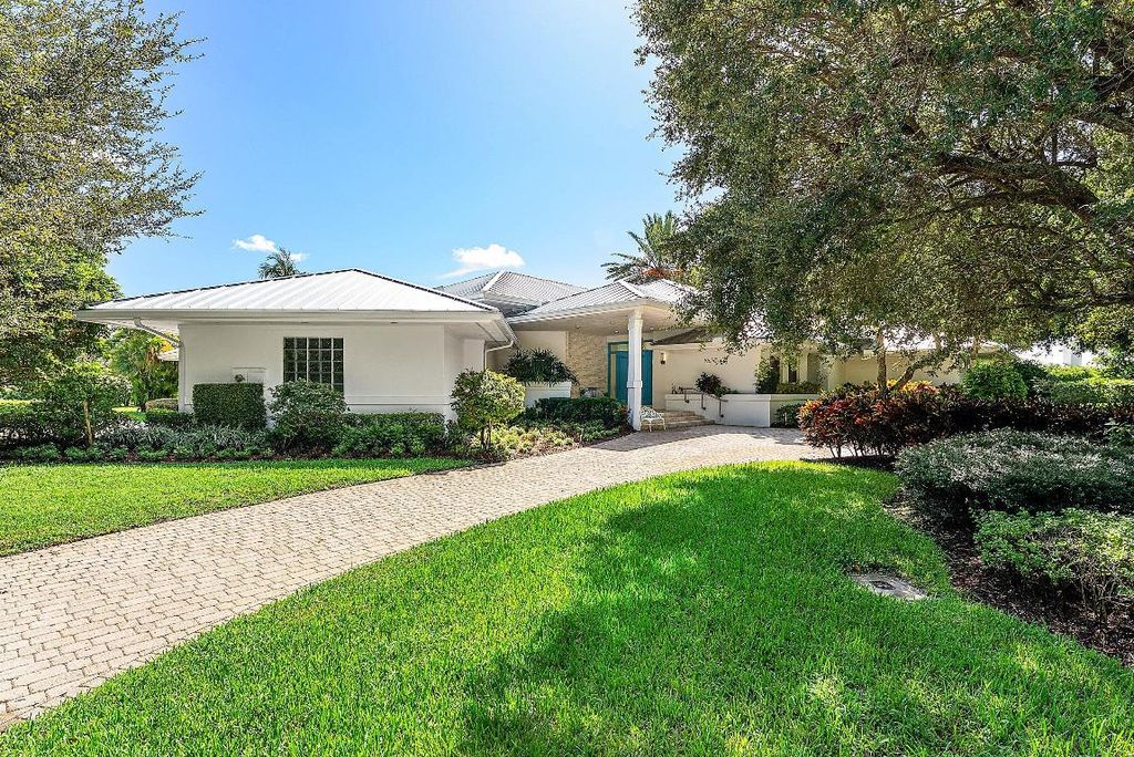 Photo of 225 Oakview Drive, Delray Beach, FL 33445 (MLS # R11123706)