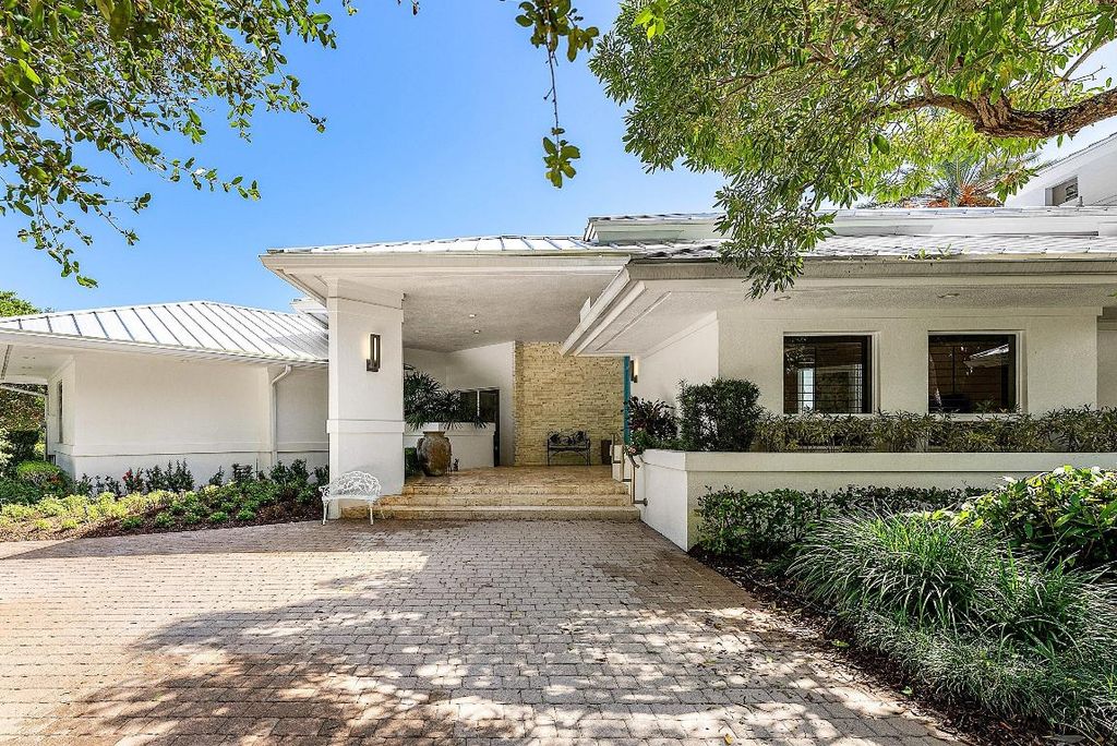 Photo of 225 Oakview Drive, Delray Beach, FL 33445 (MLS # R11123706)