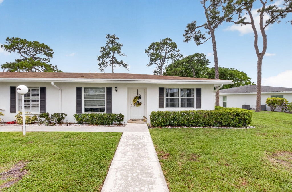 Photo of 5284 Privet Place #D, Delray Beach, FL 33484 (MLS # B26047494)