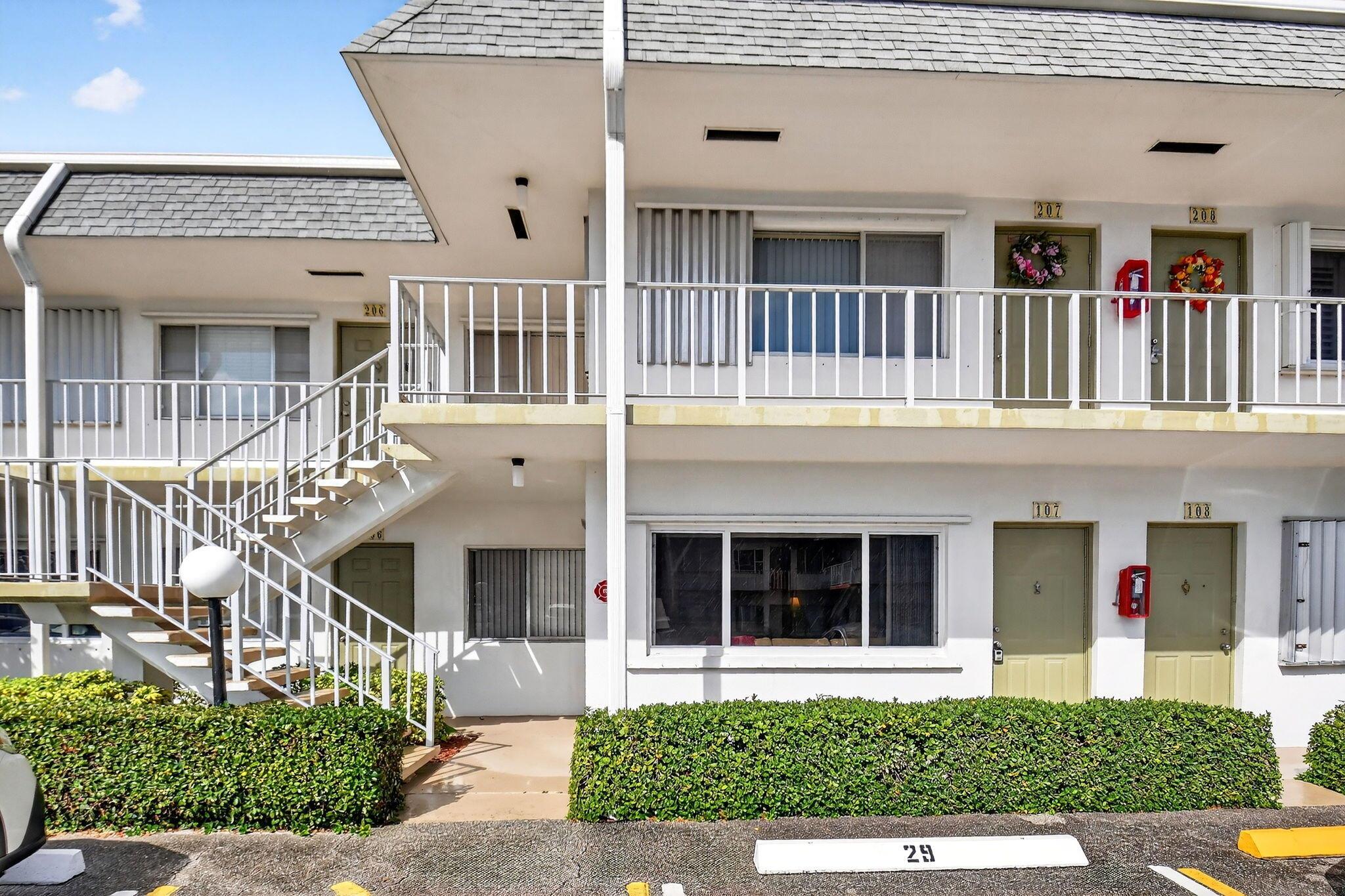 3160 Lake Osborne Dr 107