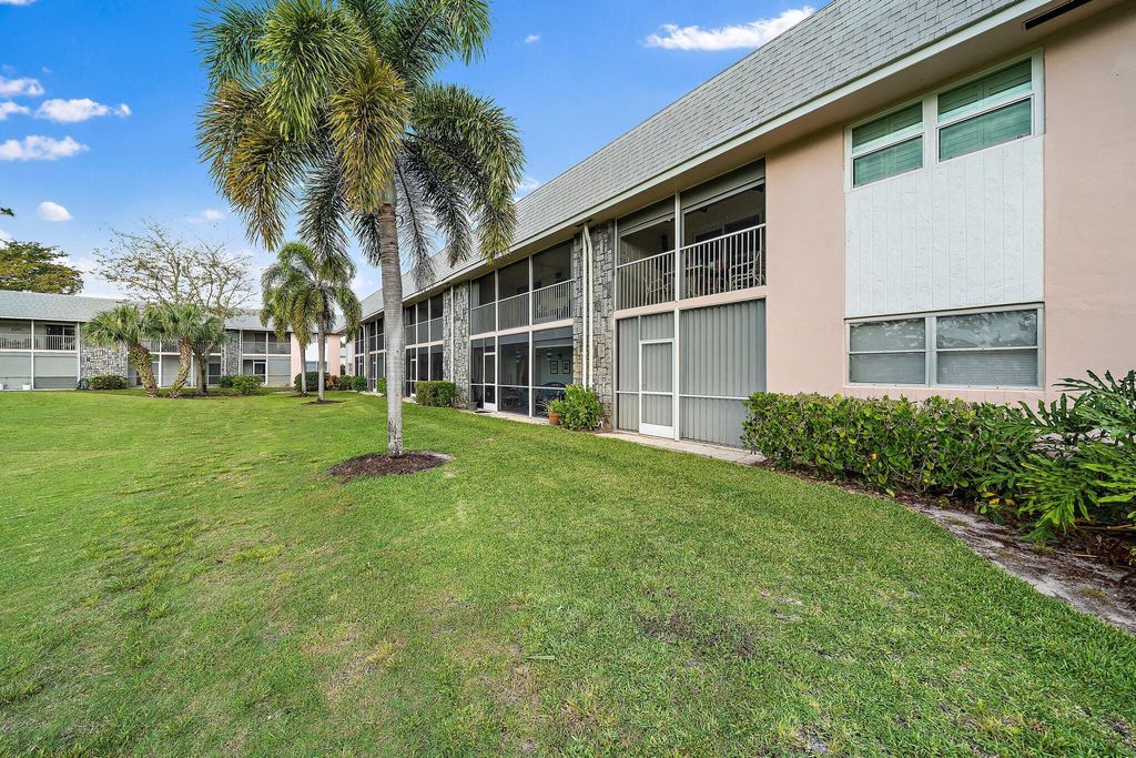Photo of 18081 SE Country Club Drive #104, Jupiter, FL 33469 (MLS # R10919526)