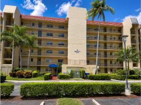 3524 Via Poinciana Apt 104, Lake Worth FL 33467