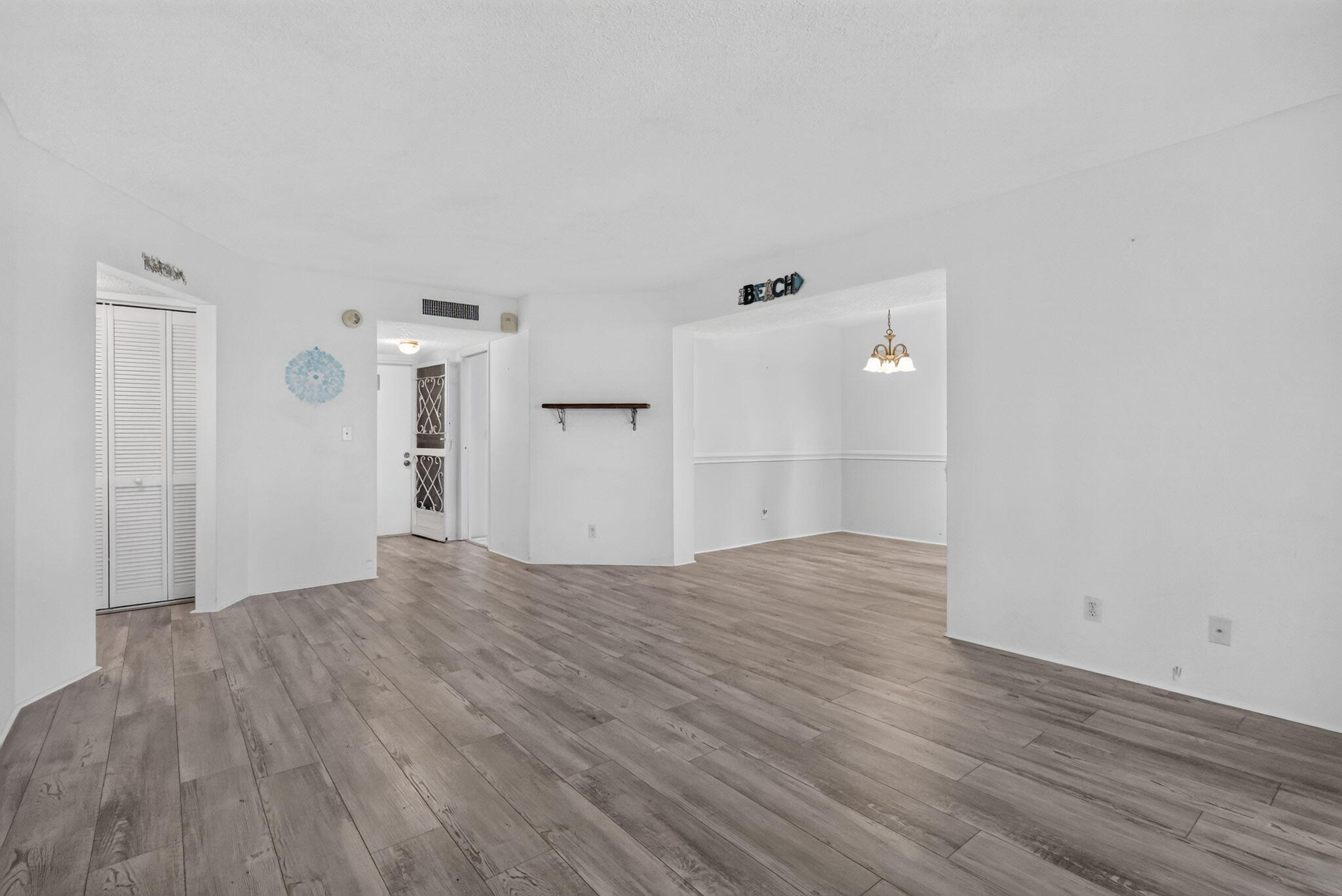 3524 Via Poinciana Apt 104