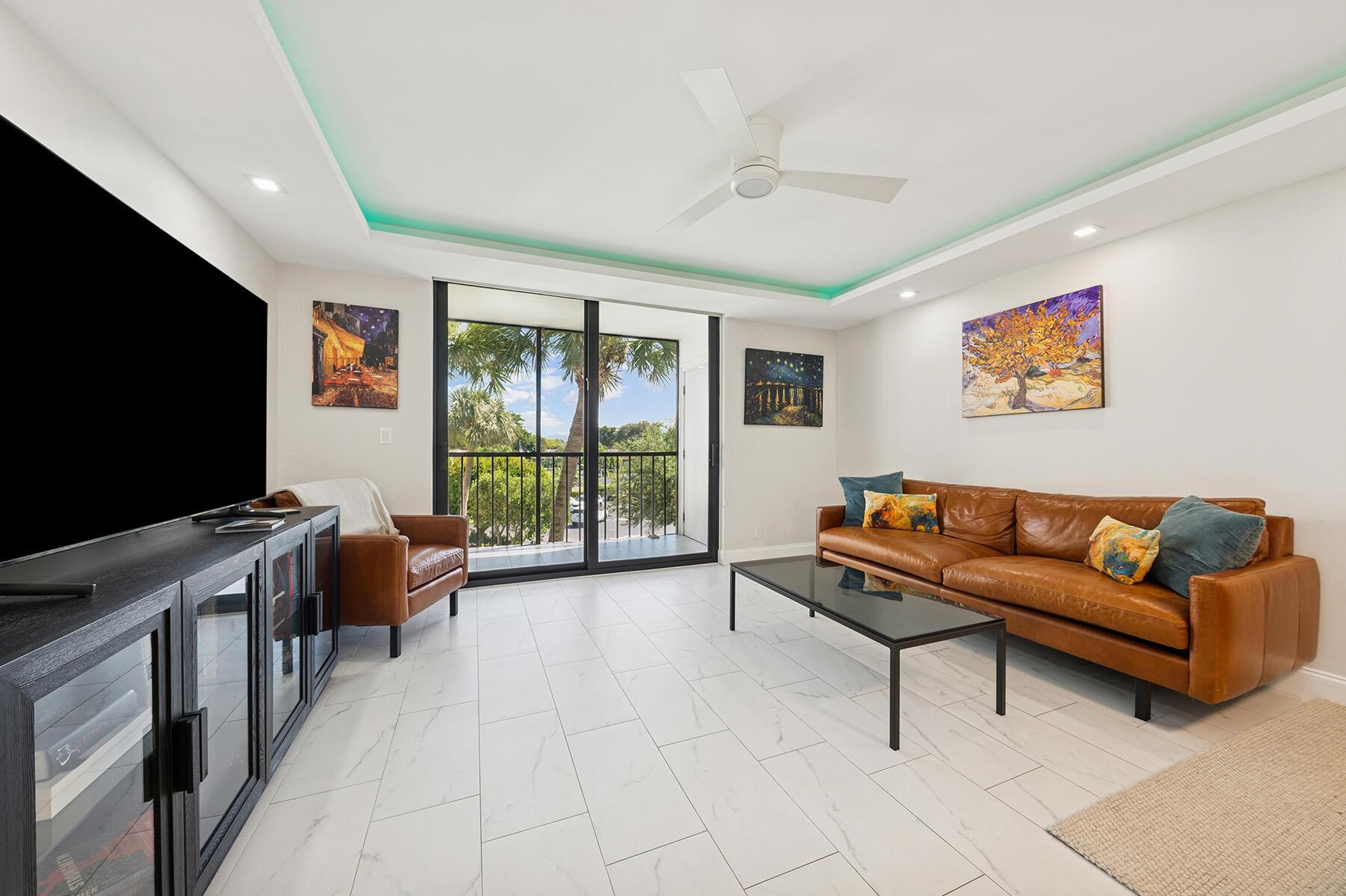 5340 Las Verdes Circle 322, Delray Beach, FL, 33484/$250,000 3 5340 Las Verdes Circle 322