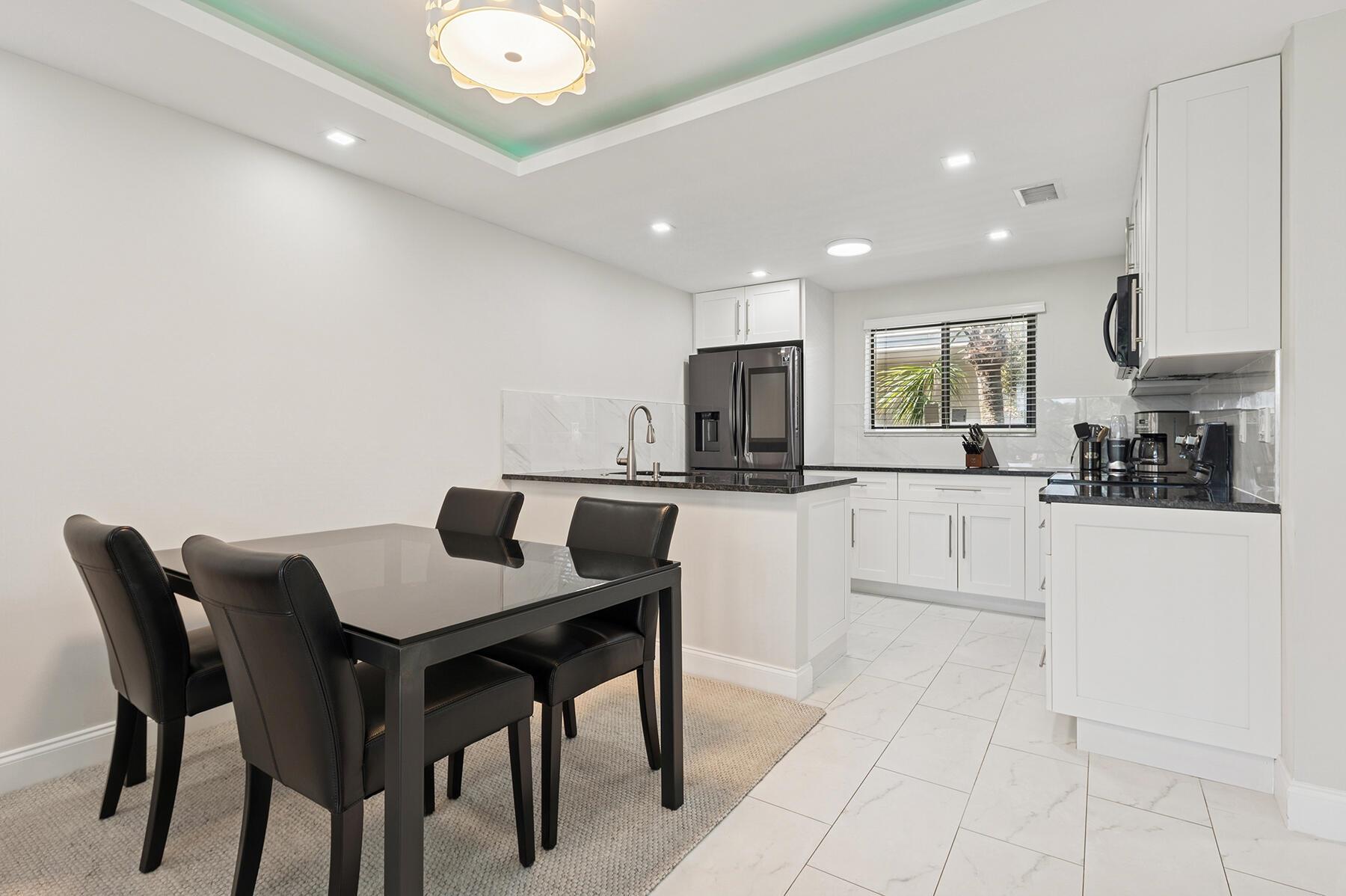 5340 Las Verdes Circle 322, Delray Beach, FL, 33484/$250,000 1 5340 Las Verdes Circle 322
