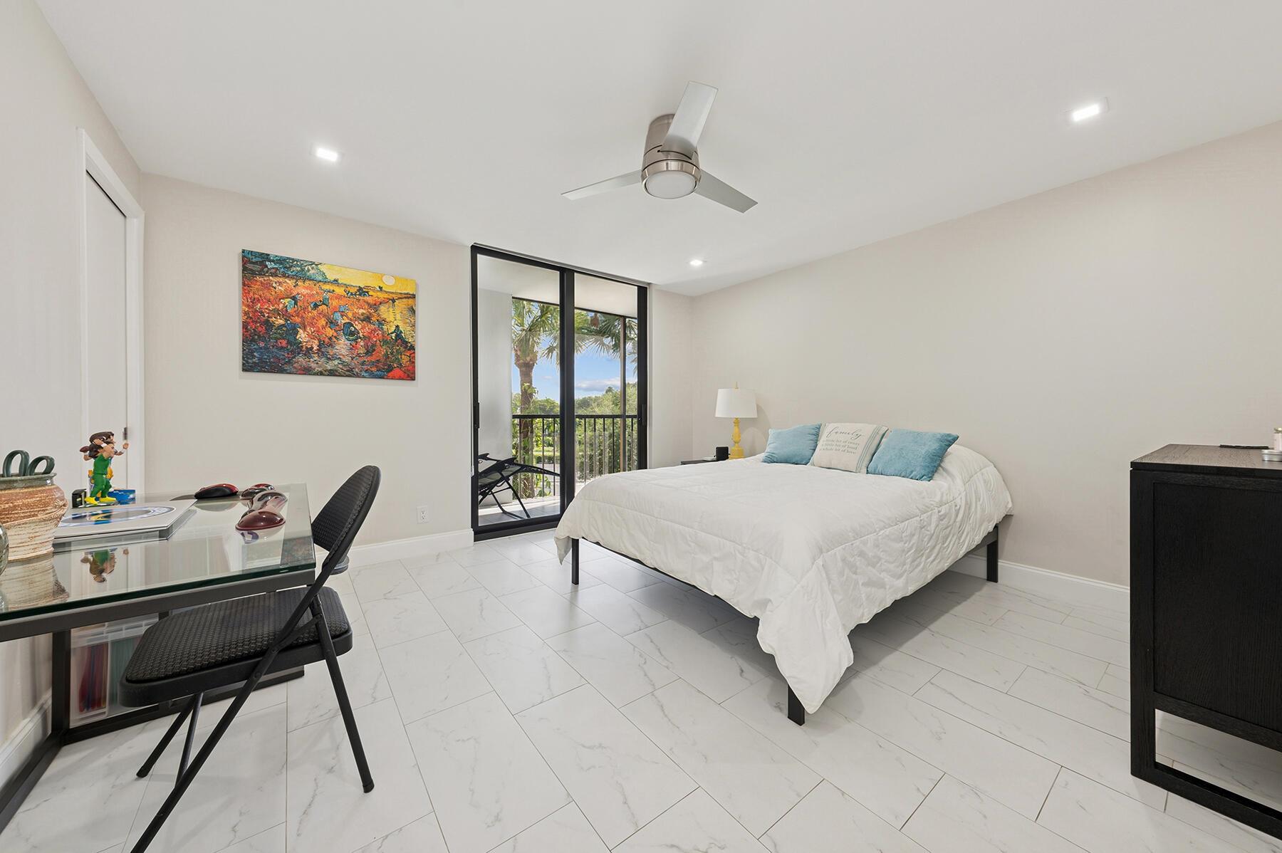 5340 Las Verdes Circle 322, Delray Beach, FL, 33484/$250,000 4 5340 Las Verdes Circle 322