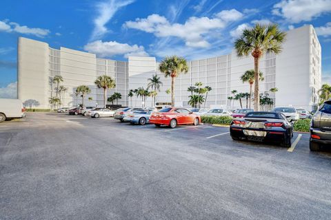 A home in South Palm Beach