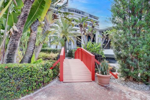 A home in South Palm Beach