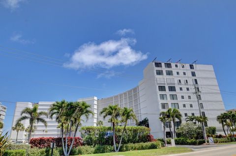 A home in South Palm Beach