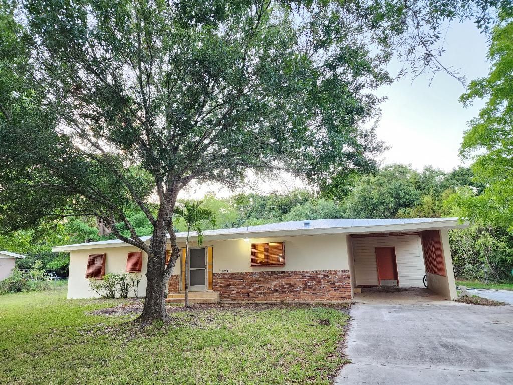 Photo of 2790 Rainbow Drive, Fort Pierce, FL 34981 (MLS # R10981097)