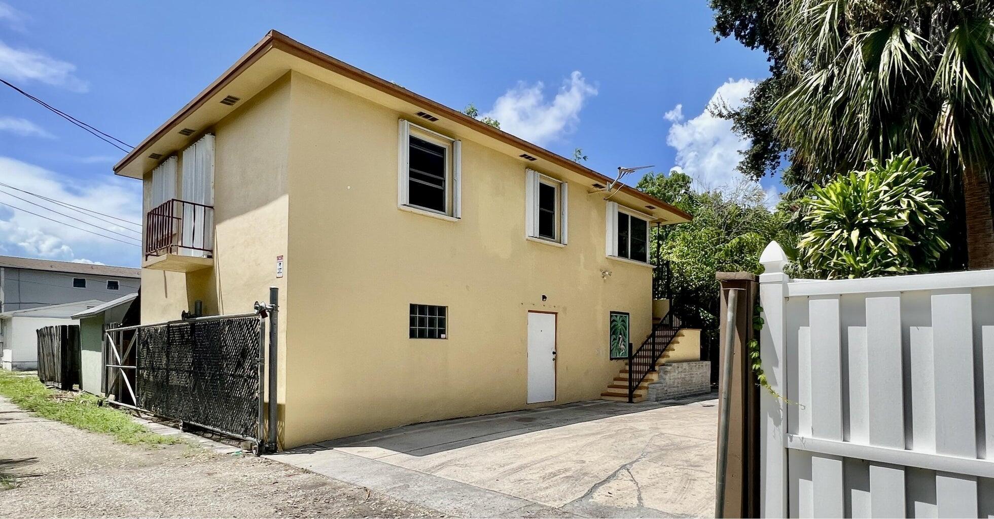 View photos, virtual tours, details... 1120 S Federal Highway