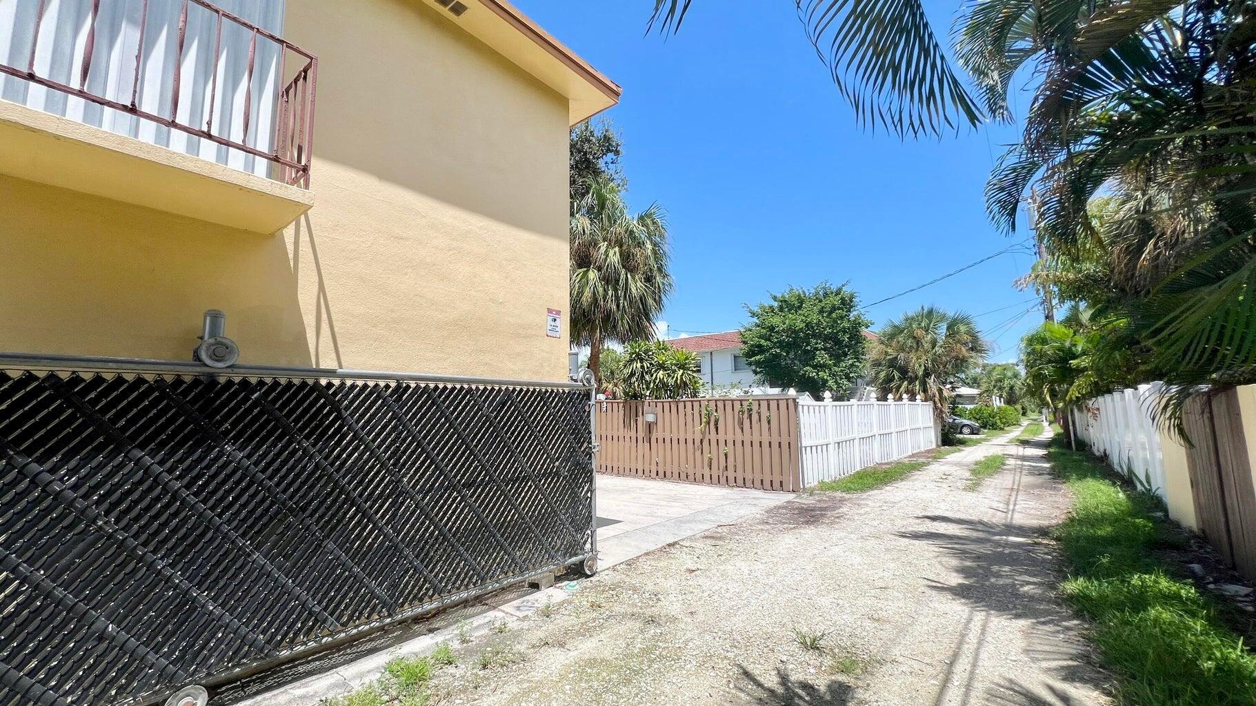 View photos, virtual tours, details... 1120 S Federal Highway