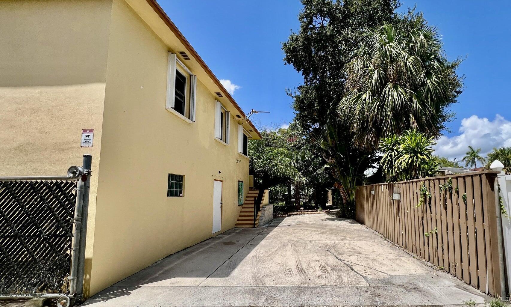 View photos, virtual tours, details... 1120 S Federal Highway