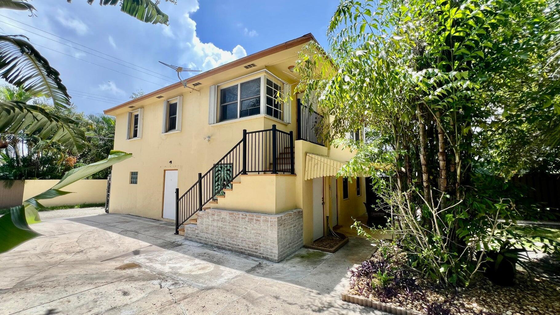 View photos, virtual tours, details... 1120 S Federal Highway