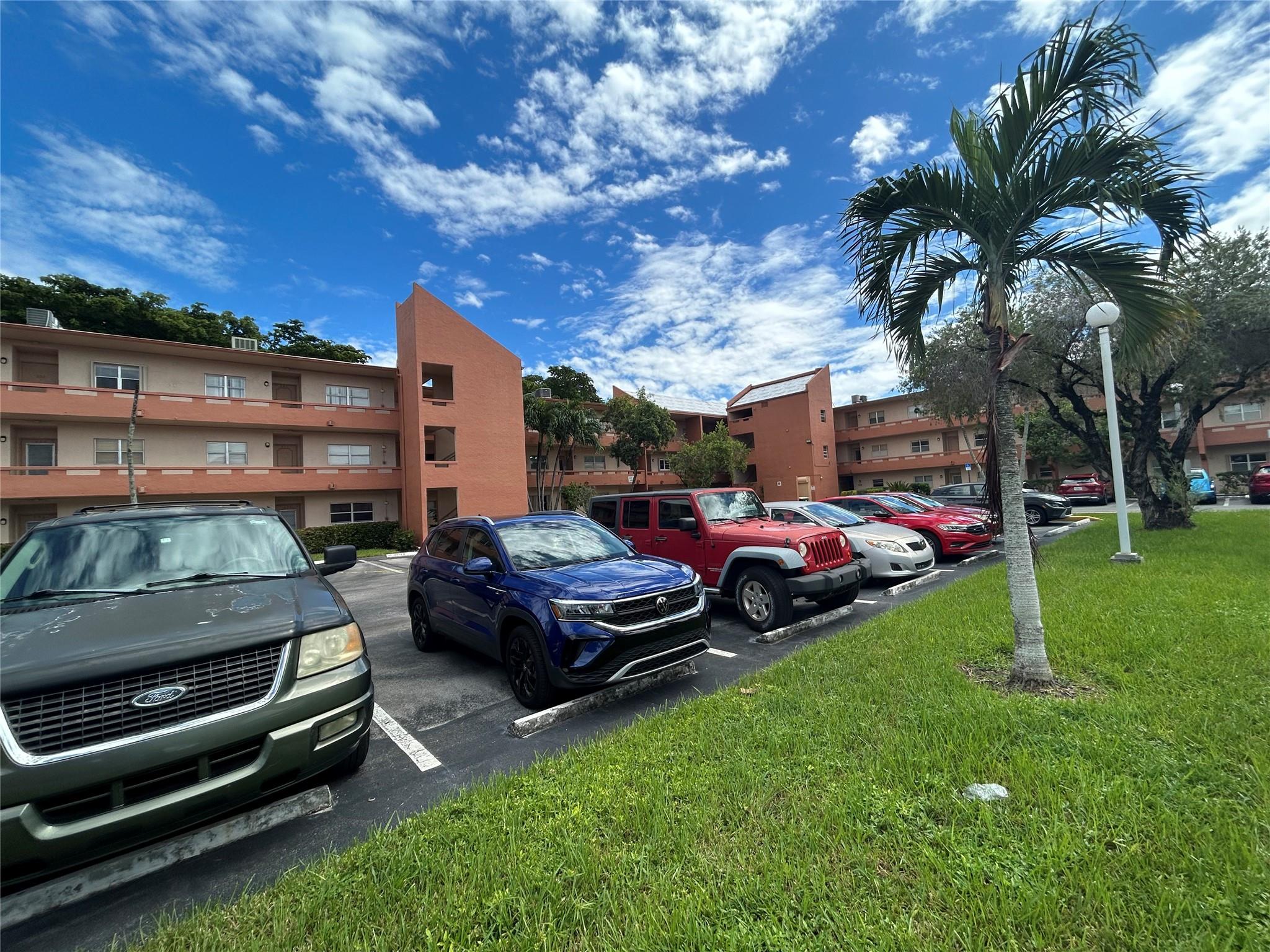 8818 W Mcnab Rd 303